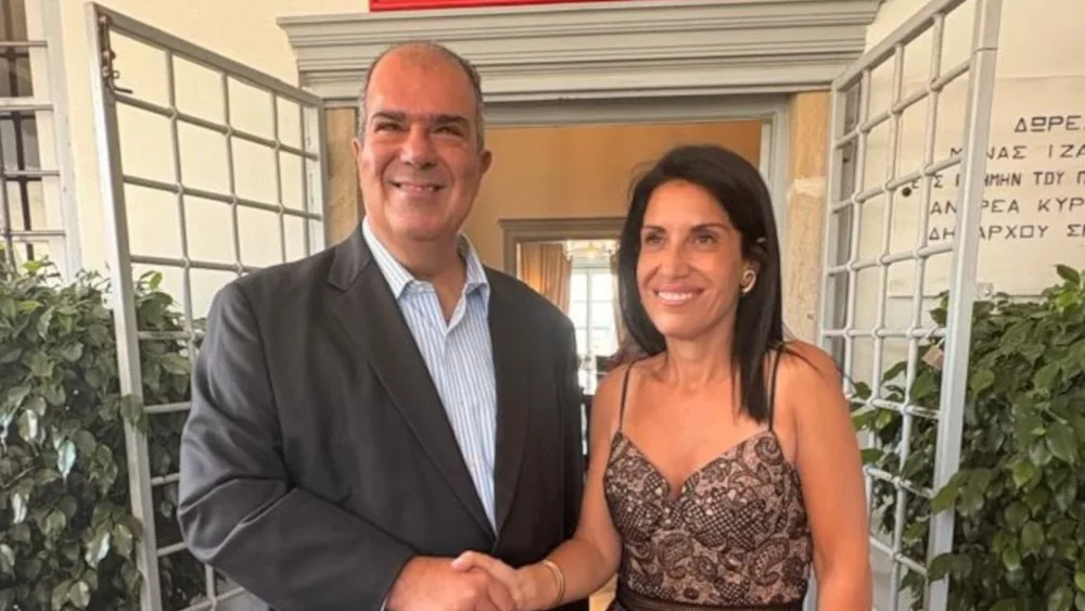 Ο Sir Στέλιος Χατζηιωάννου ανακηρύχθηκε σε Επίτιμο Δημότη Σπετσών