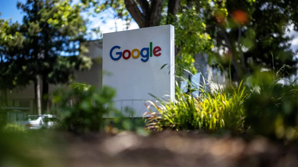 Google: Πρόστιμο 890 εκατ. ευρώ από την ΕΕ – Τι αλλάζει σε Search και Play