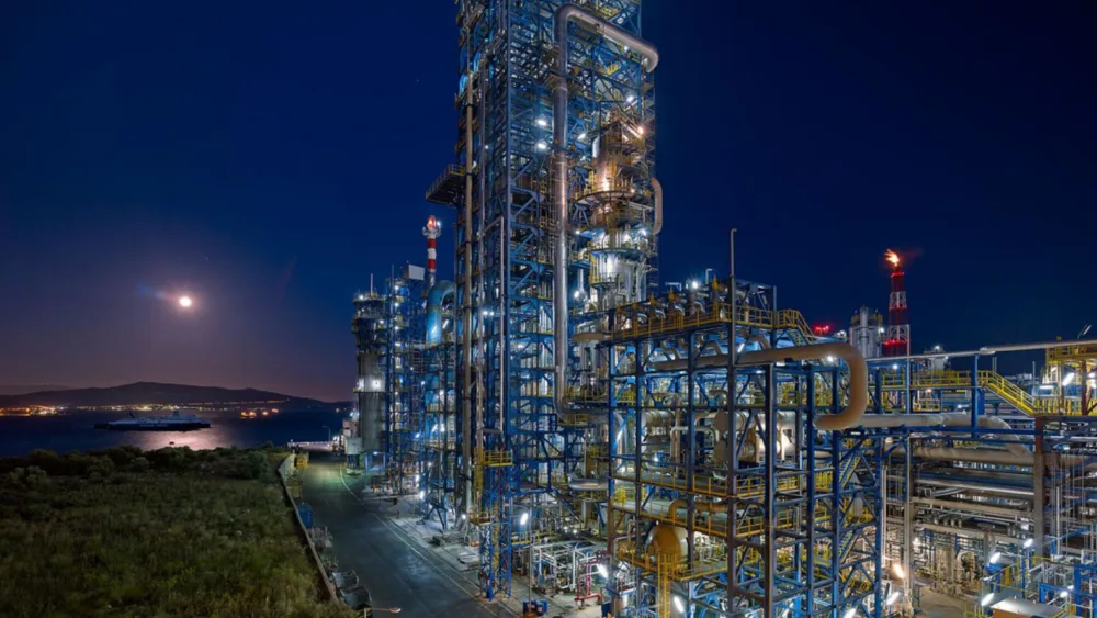 Helleniq Energy (ΕΛΠΕ): Σημαντικά αυξημένα τα καθαρά κέρδη στα 253 εκατ. ευρώ στο α' εξάμηνο λόγω αύξησης του πετρελαίου