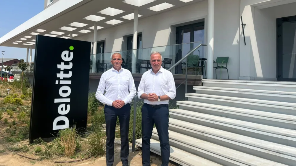 Σ. Καλαφάτης, επίσκεψη στην Deloitte: «Στις προτεραιότητες της κυβέρνησης η ενίσχυση του τεχνολογικού ταλέντου»