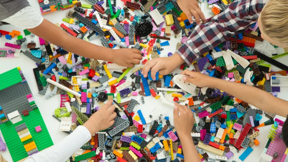 LEGO Group: Διψήφια αύξηση εσόδων και λειτουργικών κερδών στο πρώτο εξάμηνο του 2026