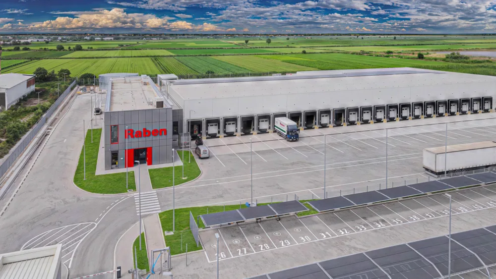 Raben Logistics Greece: Ξεκίνησε τη λειτουργία του το νέο κέντρο logistics 4.000 τ.μ. στη Σίνδο