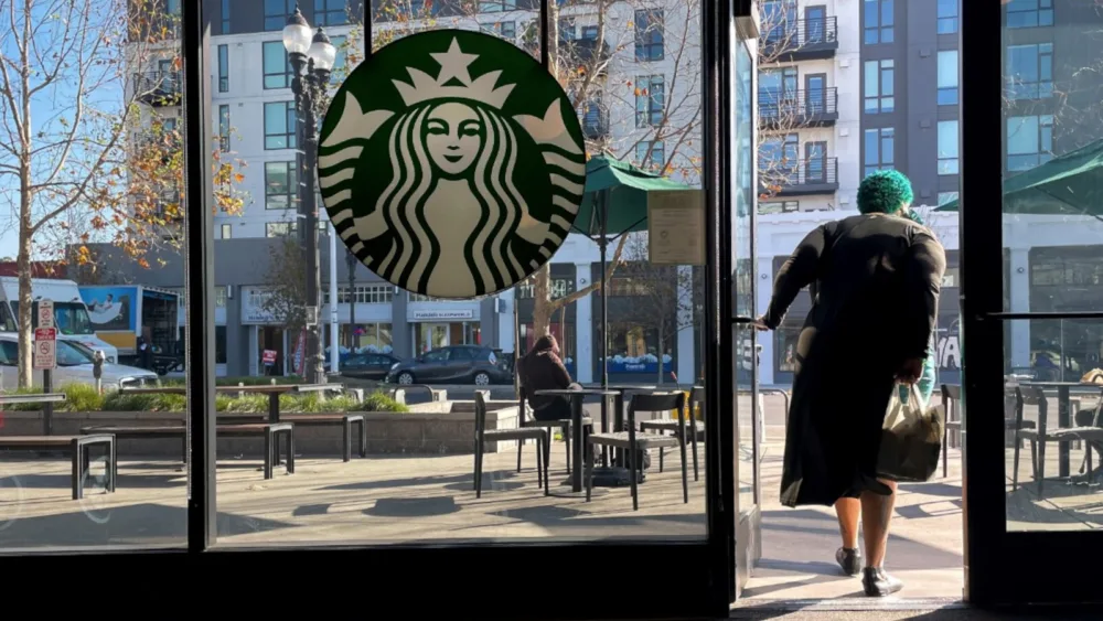 Starbucks: Εξετάζει πώληση πλειοψηφικού πακέτου στη θυγατρική της στην Ιαπωνία