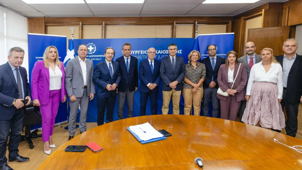 Άμφισσα: Υπεγράφη η σύμβαση για την αποκατάσταση και ενεργειακή αναβάθμιση των Δικαστηρίων