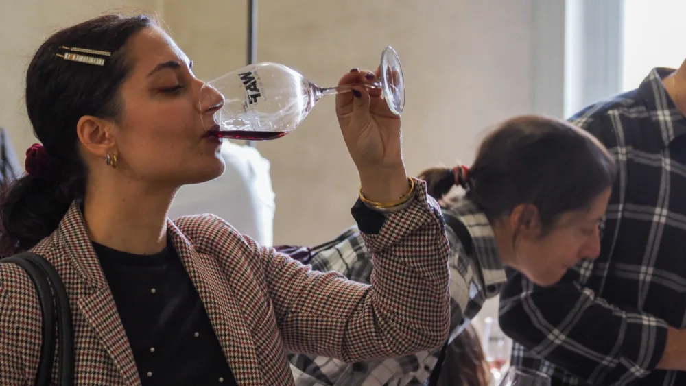Το Wine & Art Festival επιστρέφει με ένα ξεχωριστό αφιέρωμα στην οδό Αθηνάς