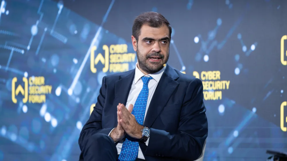 Παύλος Μαρινάκης: Ειδική σήμανση για περιεχόμενο AI και διασταύρωση ειδήσεων κατά της παραπληροφόρησης