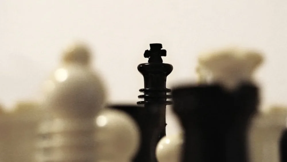 Ποιά είναι τα πλεονεκτήματα του συγκεντρωτικού και του αποκεντρωτικού ηγέτη;