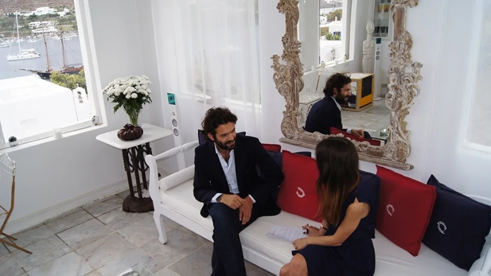 Το ξενοδοχείο που μετέτρεψε τη σύγχρονη ελληνική τέχνη σε πόλο έλξης των φιλότεχνων επισκεπτών του