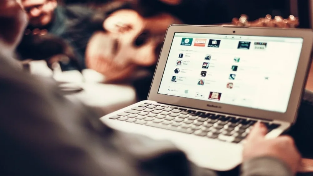 Άγνωστο πεδίο για πολλούς Έλληνες το Internet!