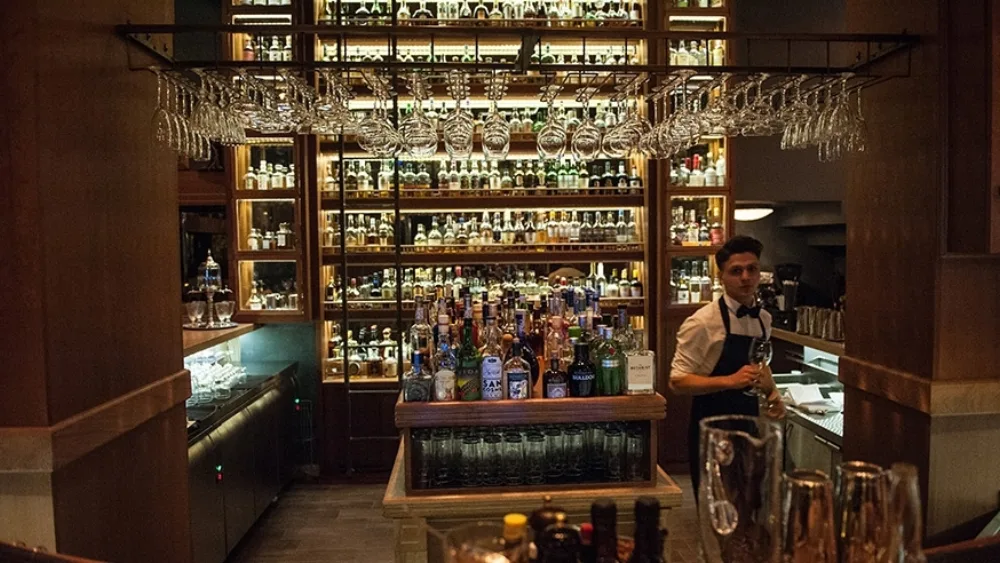 CV Distiller: Ένα μπαρ που δεν μοιάζει με τα άλλα