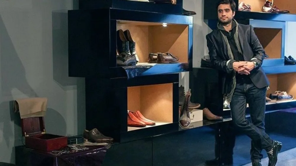 Ο Κωνσταντίνος Θεοφανίδης μας παρουσιάζει την τέχνη του χειροποίητου υποδήματος