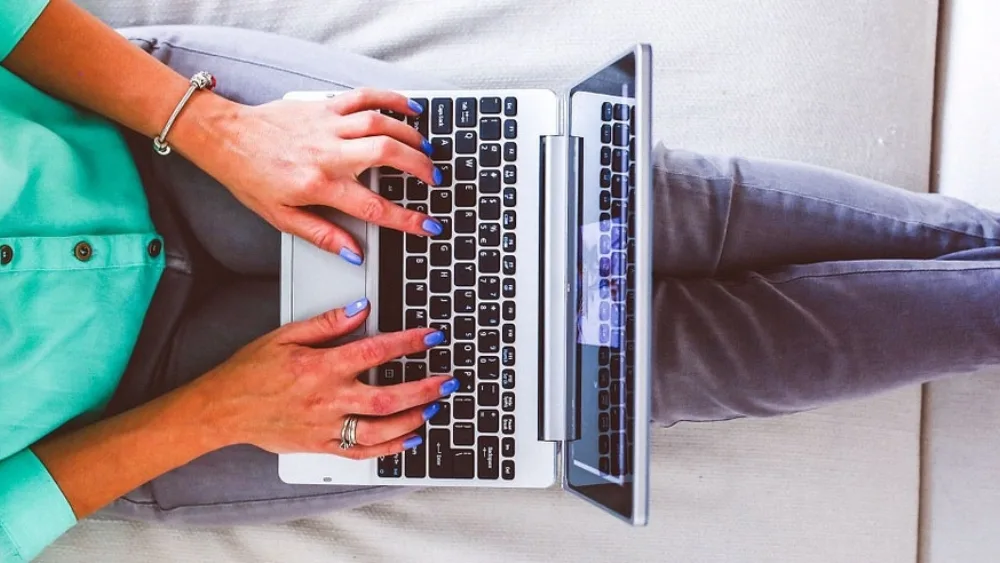 Ευκαιρίες εργασίας: Δουλεύεις από το σπίτι σου, πληρώνεσαι από το εξωτερικό