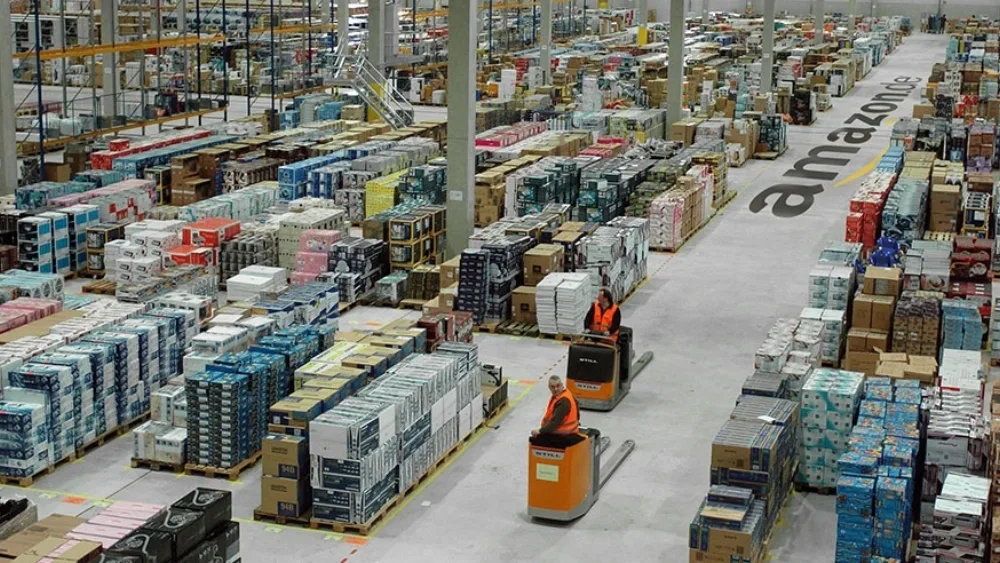 Logistics: Τα…δύο πόδια σε ένα παπούτσι βάζει η Amazon τους διαδικτυακούς εμπόρους!