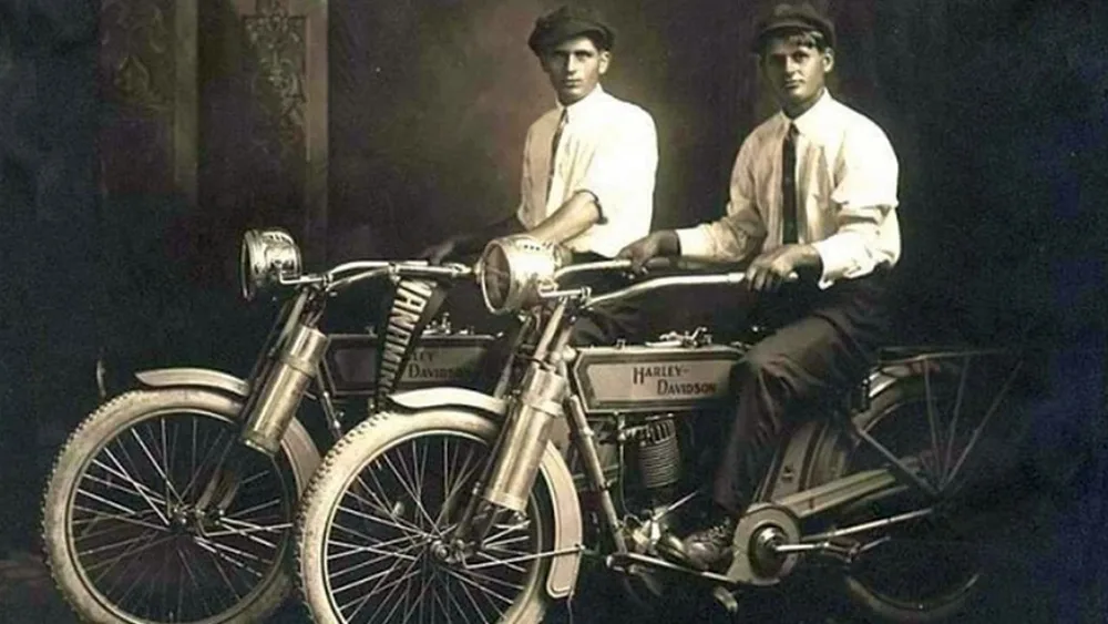 Πώς καλλιεργήθηκε ο μύθος της Harley-Davidson