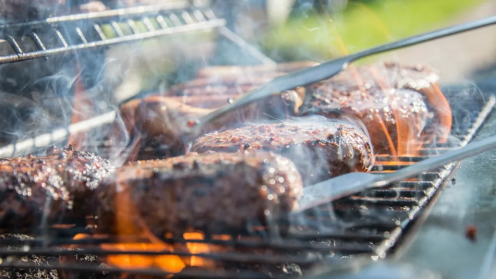 Γιατί ο Zuckerberg δεν ήθελε να ψήνει μπιφτέκια; - Το «συζητάμε» με τον Richard Branson