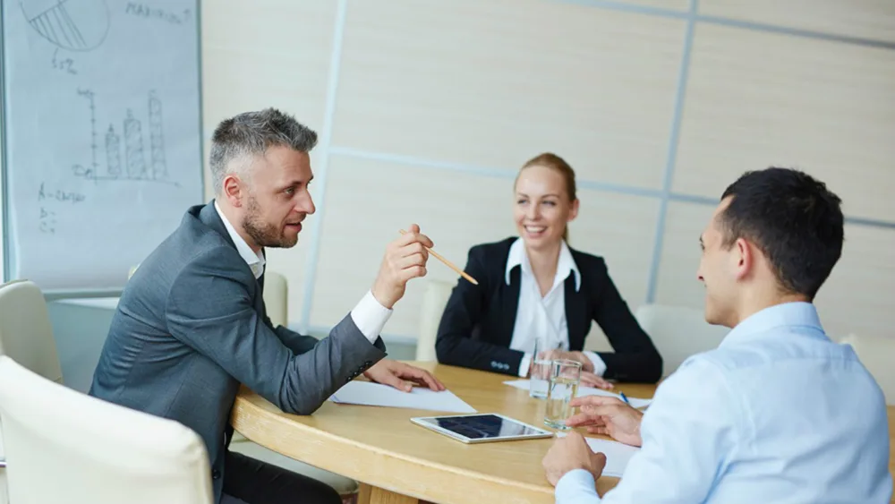 Ο καλύτερος τρόπος για να διοικήσετε αποτελεσματικά την επιχείρηση και τους υπαλλήλους σας