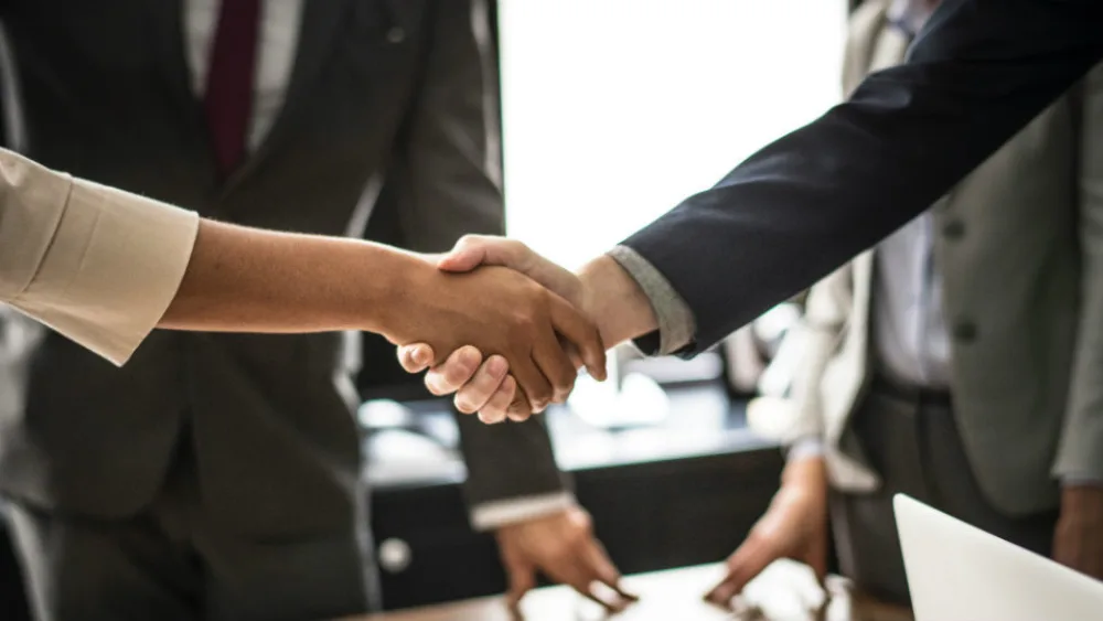 7 μυστικά της γλώσσας σώματος που θα σας βοηθήσουν στις επαγγελματικές σας σχέσεις