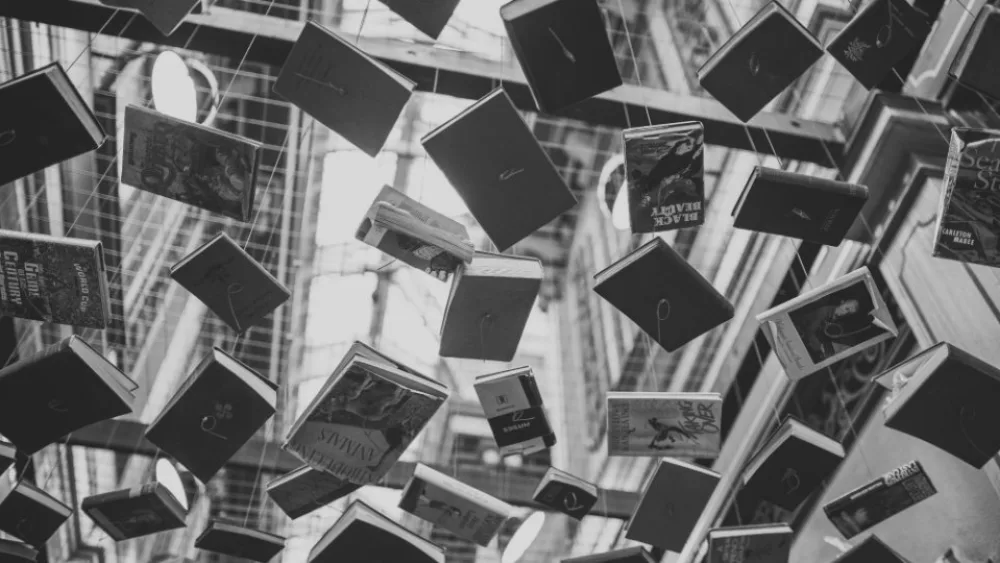 Πώς να διαβάσετε το λιγότερο 100 βιβλία το χρόνο