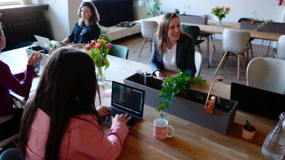 Πώς να μην αφήσεις ένα αρνητικό άτομο να σε επηρεάσει στη δουλειά