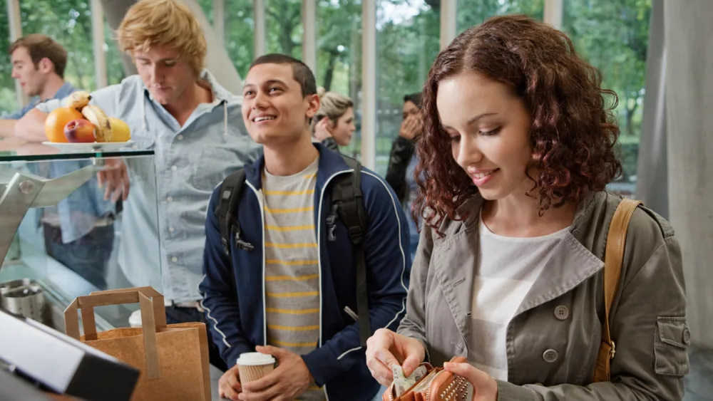 Γιατί στα 31 ξοδεύουμε περισσότερα από ποτέ