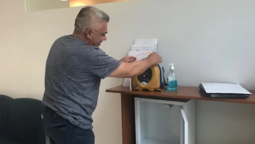 Προμήθεια απινιδωτών σε καίριες εγκαταστάσεις της ΕΥΑΘ