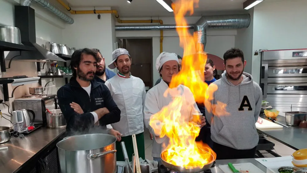 Εκπαίδευση στην τέχνη των ιταλικών ζυμαρικών από την Accademia Pizzaioli