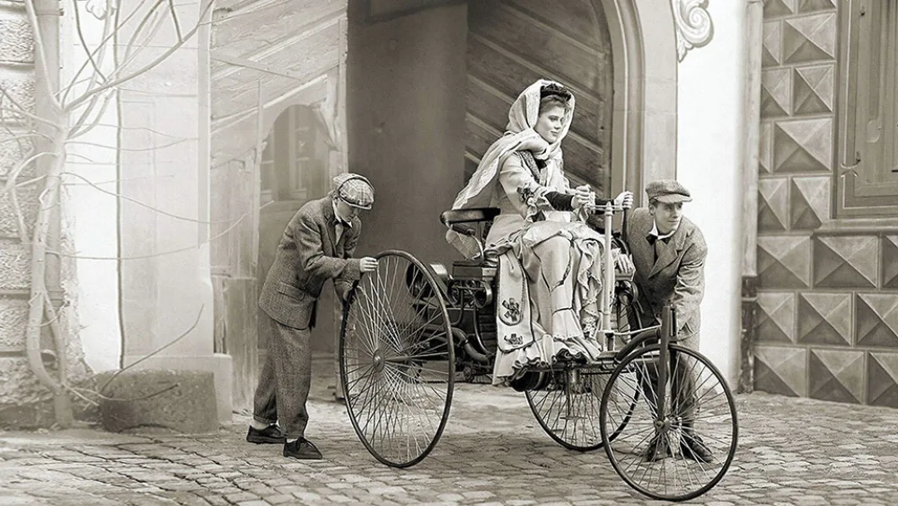 Bertha Ringer. Η γυναίκα που μας έμαθε να οδηγάμε...