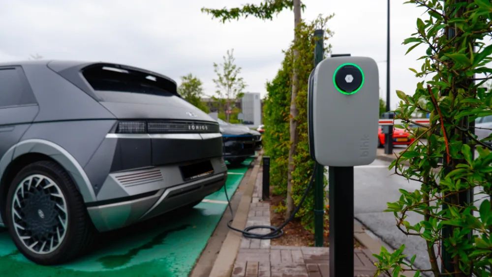 Η Blink Charging Hellas συνέβαλε το 2025 στην άνω των 990 τόνων ελάττωση εκπομπών διοξειδίου του άνθρακα