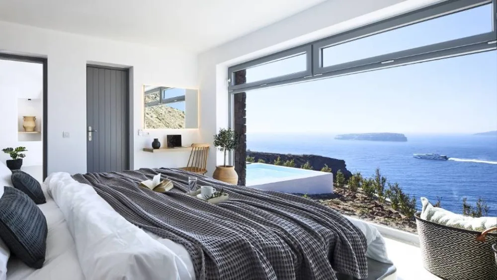 Το νέο eco-conscious boutique resort της COCO-MAT βρίσκεται στη Σαντορίνη