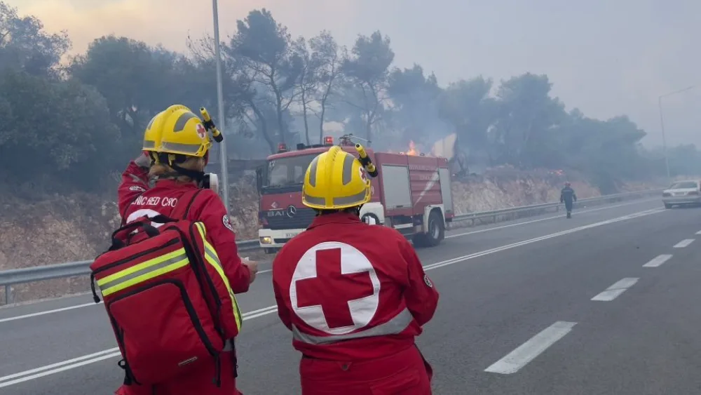 O Ερυθρός Σταυρός στο πλευρό των πυροσβεστών στα πύρινα μέτωπα