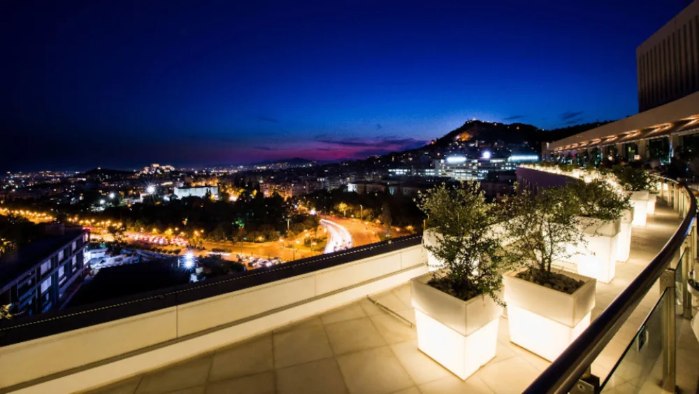 Το Galaxy Bar & Restaurant στο Hilton επιστρέφει