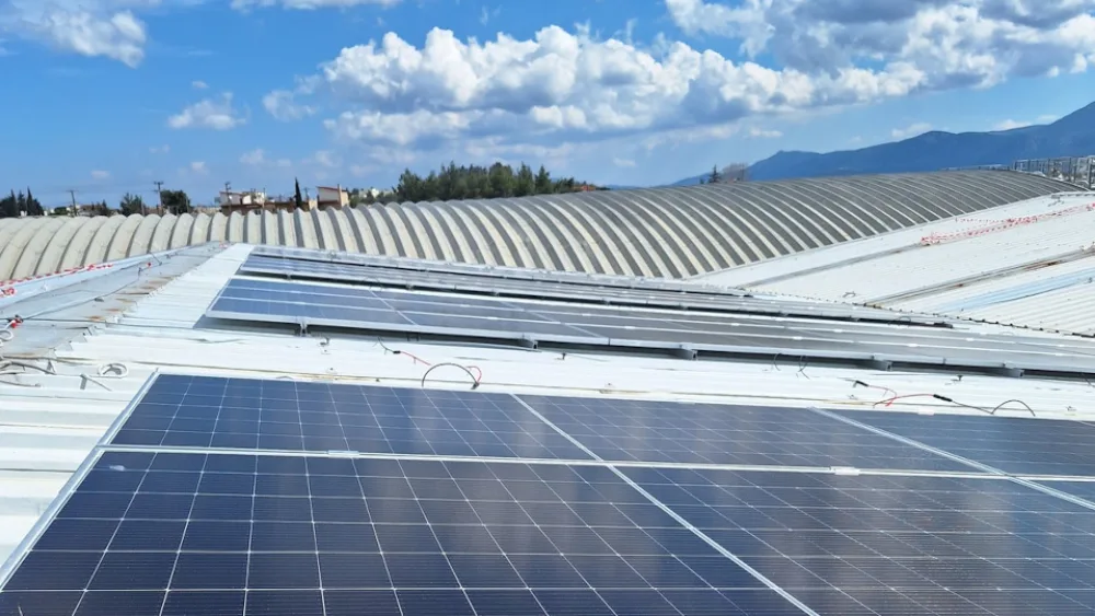 Greenvolt: Συμφωνία με την Carrefour Property για εγκατάσταση ηλιακών στεγάστρων σε έως και 120 καταστήματα λιανικής στη Γαλλία