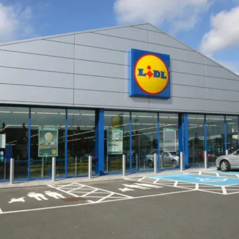 Η Lidl Ελλάς προχωρά στην απορρόφηση του ΦΠΑ 13% σε όλα τα φρέσκα χοιρινά και βόεια κρεατικά