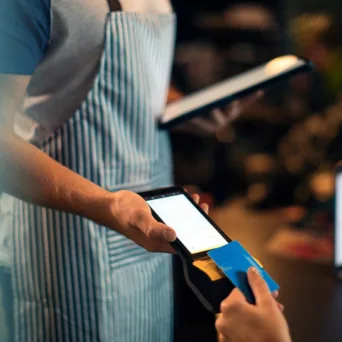 Ηλεκτρονικές πληρωμές: Τι χρειάζεται μια νέα επιχείρηση και κάθε επαγγελματίας