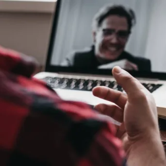 Πως να οργανώσετε μια επιτυχημένη διαδικτυακή σύσκεψη