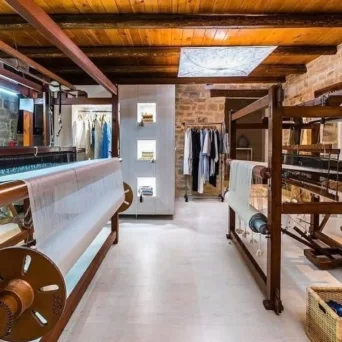 Klotho: Μαθήματα αργαλειού και υφαντικής τέχνης από ένα κρητικό fashion brand