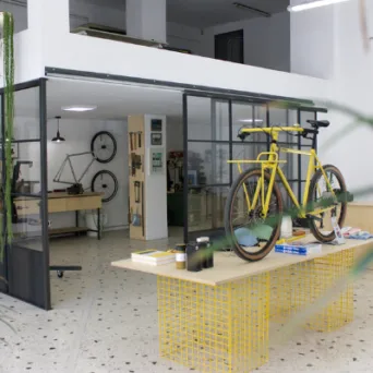 Donhou Bicycles: O Thomas Donhou φτιάχνει custom-made ποδήλατα στην Κυψέλη