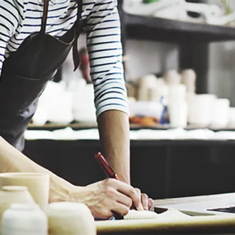 Δύναμις: Τι έχουν να κερδίσουν τα μικρομεσαία καταστήματα που είναι ασφαλισμένα