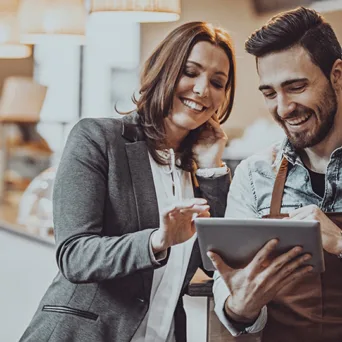 Τρία χρόνια δίπλα στις επιχειρήσεις με την «Εκ του Ασφαλούς» [Digitorial]