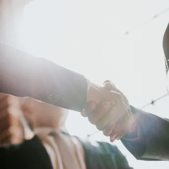 Συστήσου με μια ιστορία