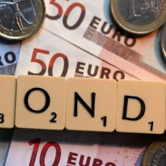 Καταιγιστικό επενδυτικό ενδιαφέρον για το 10ετές – 4 δισ. ευρώ άντλησε το Δημόσιο, πάνω από 51 δισ. οι προσφορές