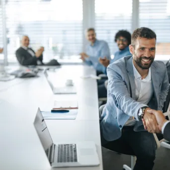 Τα στελέχη εκτός οικογένειας: ο... τρίτος δρόμος για την τρίτη γενιά