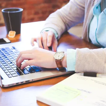 Re-skilling και up-skilling: Τι είναι και ποια η σημασία τους στη σημερινή αγορά εργασίας