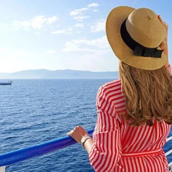 Τουρισμός: Η μεγάλη συμβολή στο ΑΕΠ - στρατηγική επιτυχία ή ένα σήμα κινδύνου για την οικονομία;