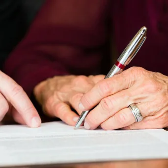 Ο… τρίτος άνθρωπος είναι το «κλειδί» για την ομαλή διαδοχή