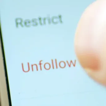 Πόσο αθώο είναι το σύγχρονο unfollow;