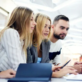 Οι εργοδότες που ετοιμάζουν προσλήψεις: Πώς κινείται η αγορά εργασίας