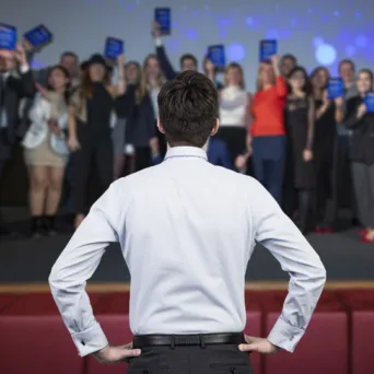 Ποιος νοιάζεται για τα κάθε λογής επιχειρηματικά βραβεία;