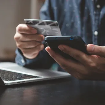 Όλες οι λεπτομέρειες για το Ψηφιακό Τέλος Συναλλαγής: Οι υπόχρεοι και οι εξαιρέσεις