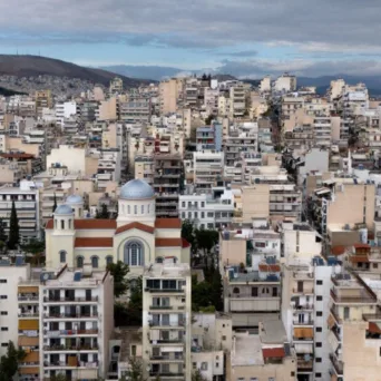 Μια στέγη… τέσσερα τιμόνια;